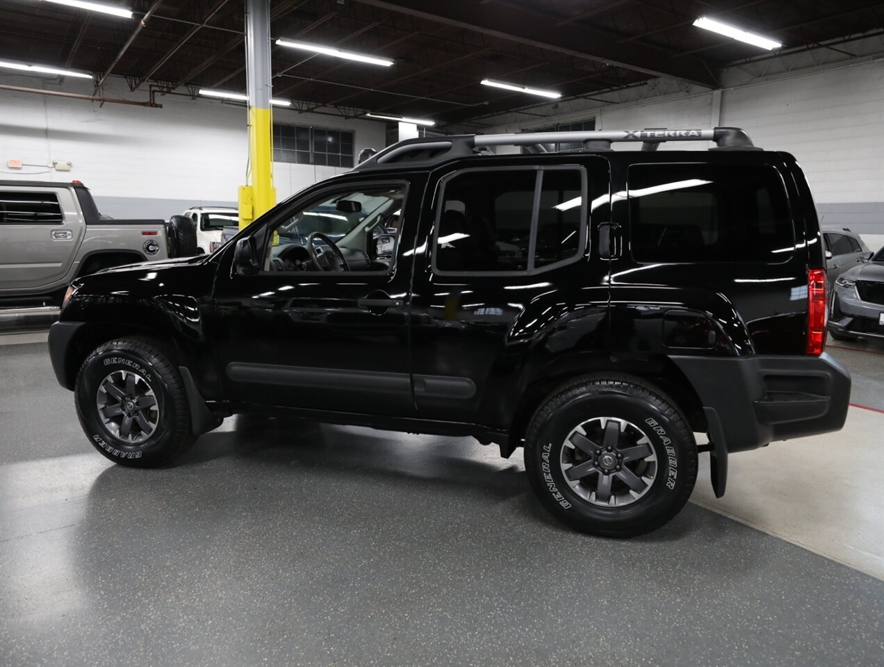 2014 Nissan Xterra PRO-4X 4x4 - Photo 16 - Addison, IL 60101