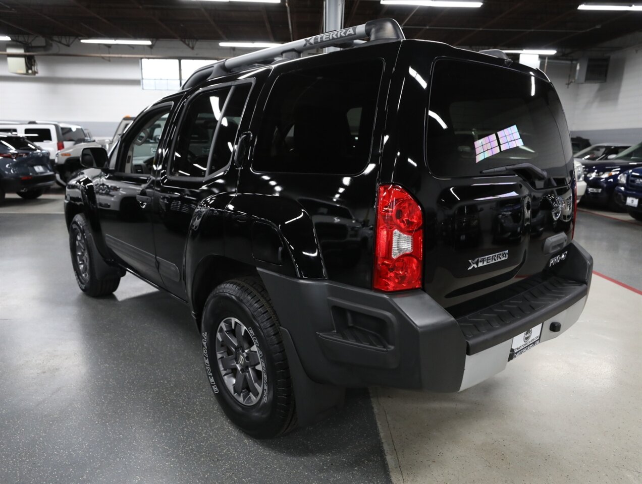 2014 Nissan Xterra PRO-4X 4x4 - Photo 14 - Addison, IL 60101