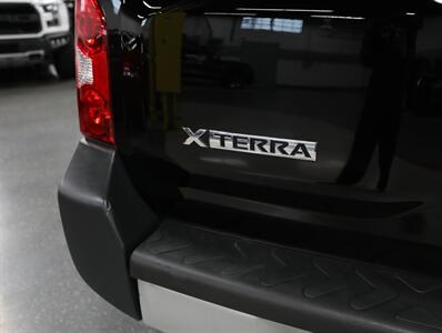 2014 Nissan Xterra PRO-4X 4x4 - Photo 13 - Addison, IL 60101