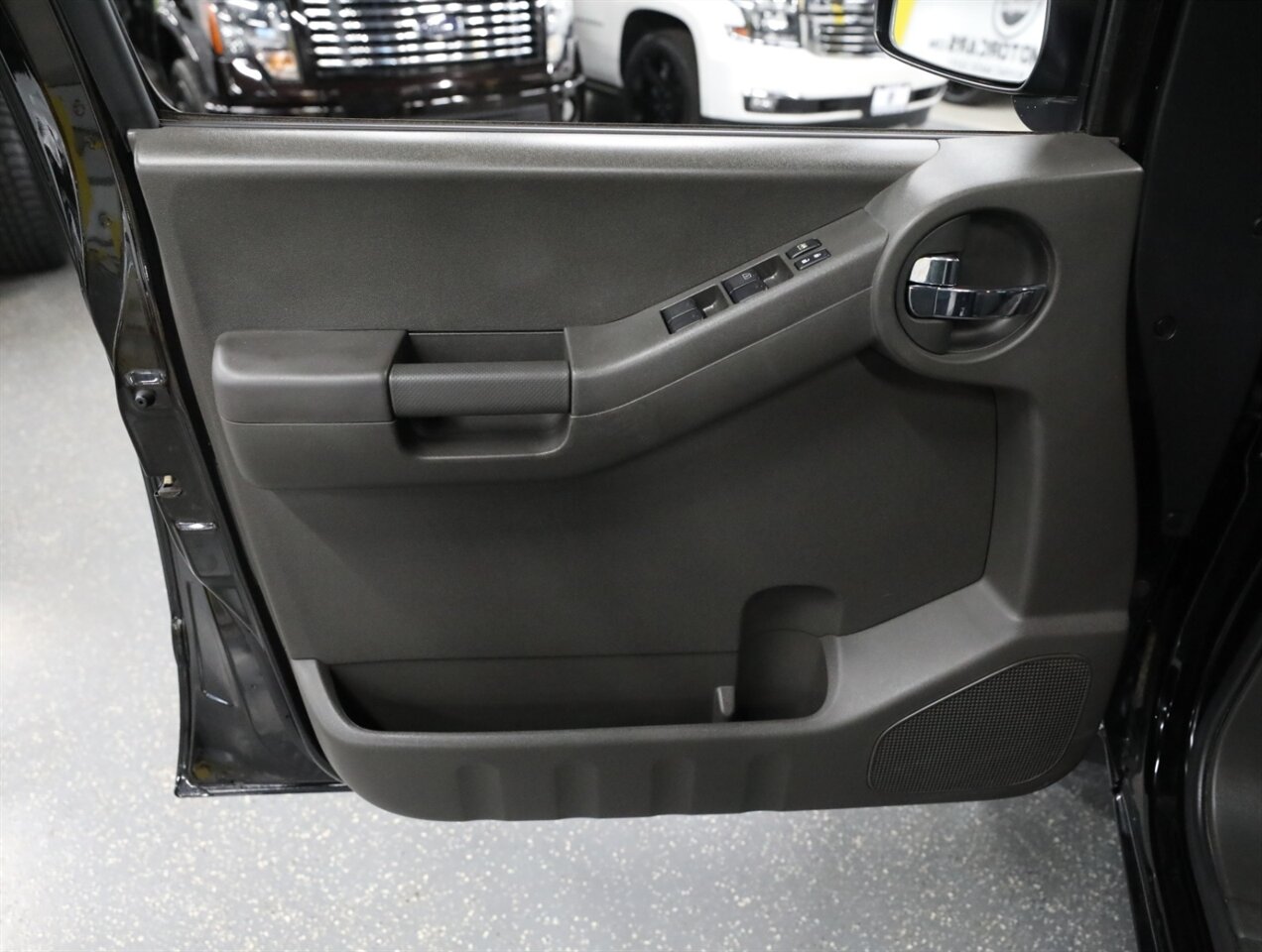 2014 Nissan Xterra PRO-4X 4x4 - Photo 29 - Addison, IL 60101