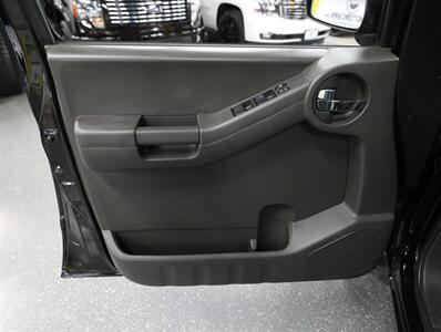 2014 Nissan Xterra PRO-4X 4x4 - Photo 29 - Addison, IL 60101