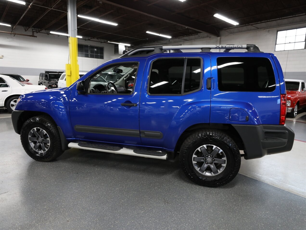 2014 Nissan Xterra PRO-4X 4x4 - Photo 17 - Addison, IL 60101