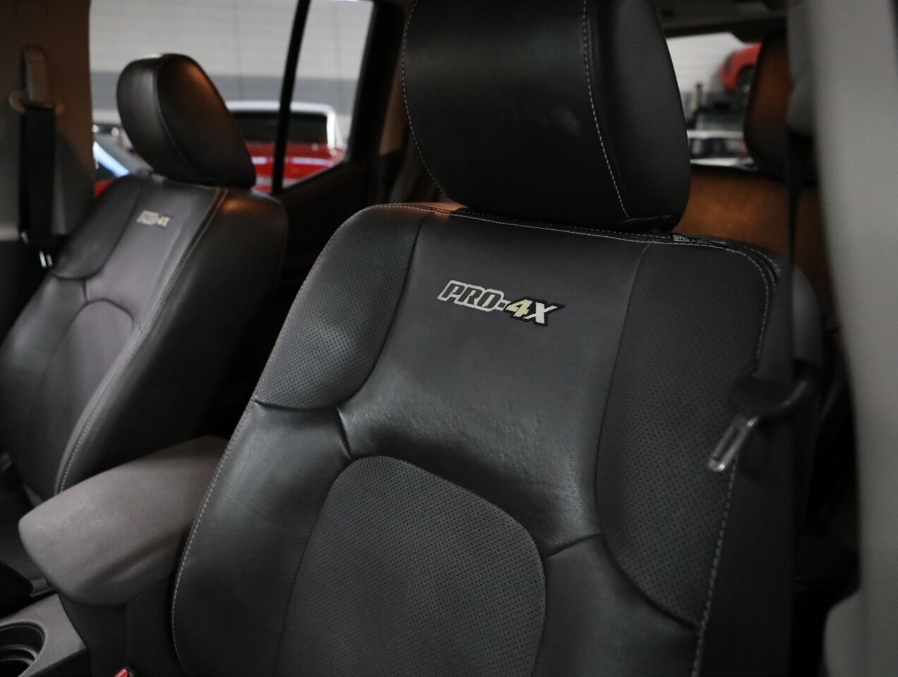 2014 Nissan Xterra PRO-4X 4x4 - Photo 33 - Addison, IL 60101