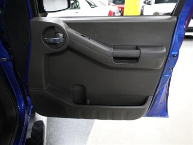 2014 Nissan Xterra PRO-4X 4x4 - Photo 19 - Addison, IL 60101