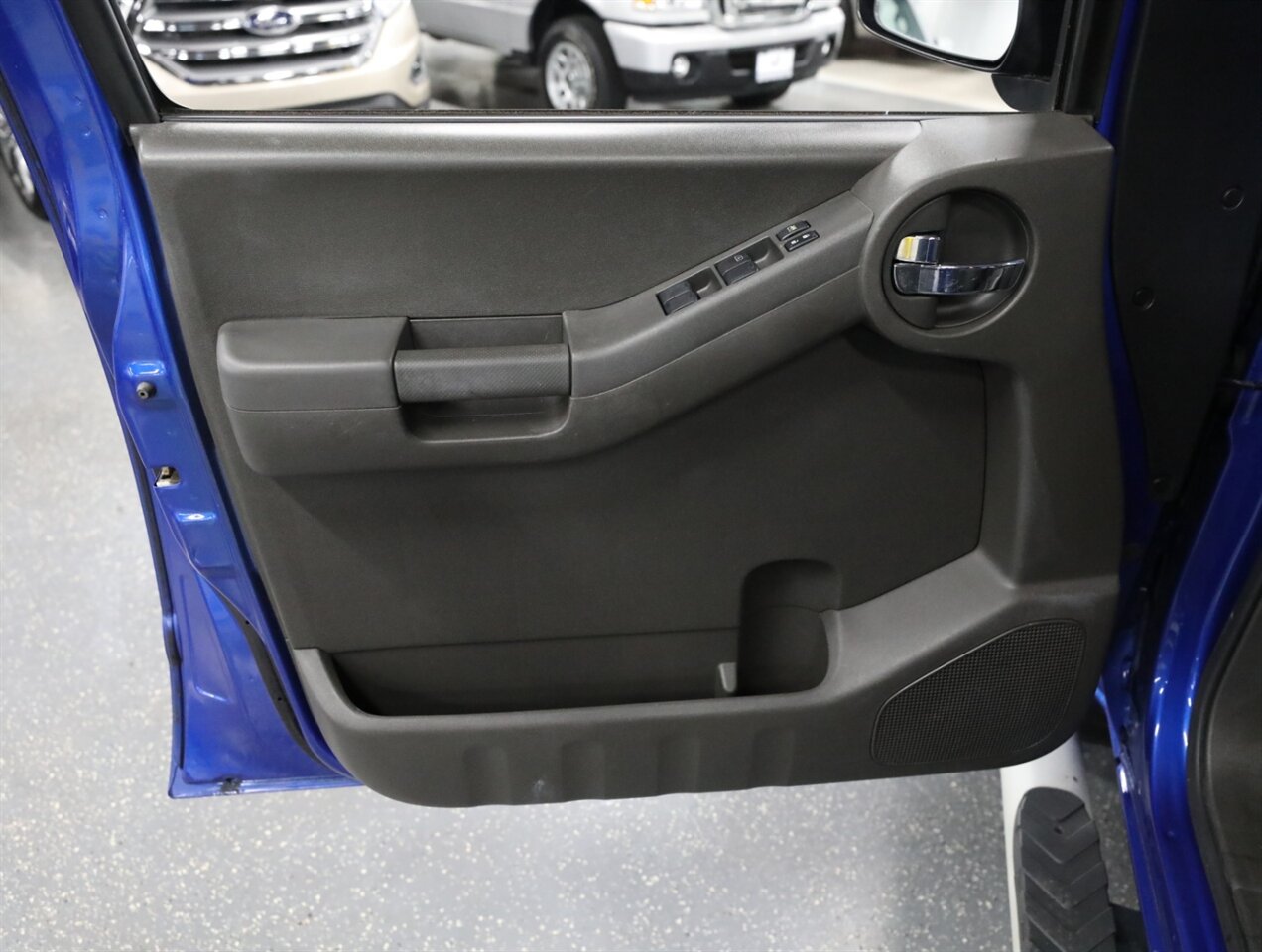 2014 Nissan Xterra PRO-4X 4x4 - Photo 30 - Addison, IL 60101