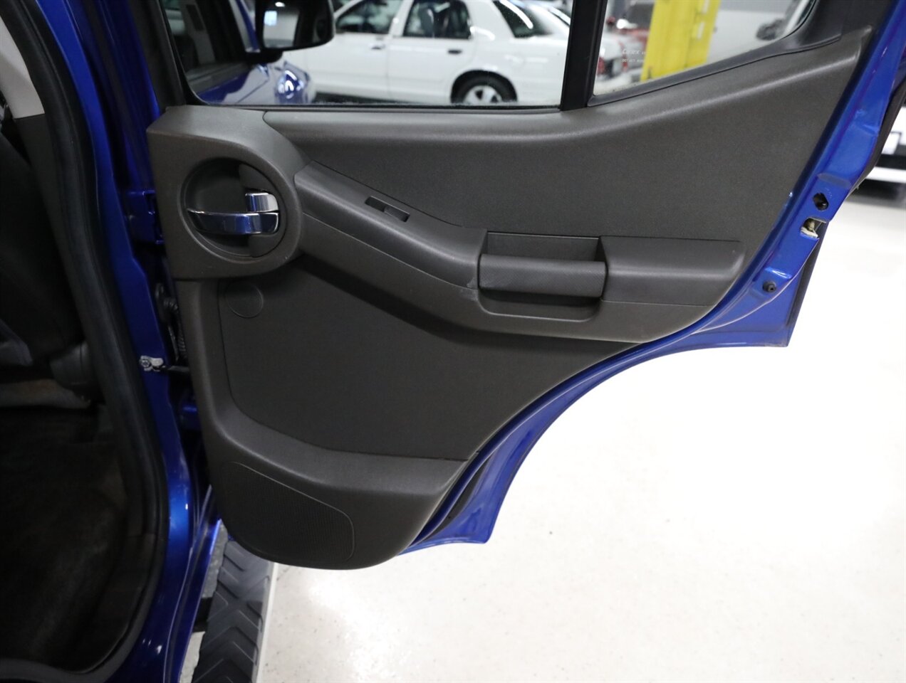2014 Nissan Xterra PRO-4X 4x4 - Photo 22 - Addison, IL 60101