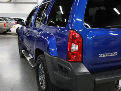 2014 Nissan Xterra PRO-4X 4x4 - Photo 16 - Addison, IL 60101