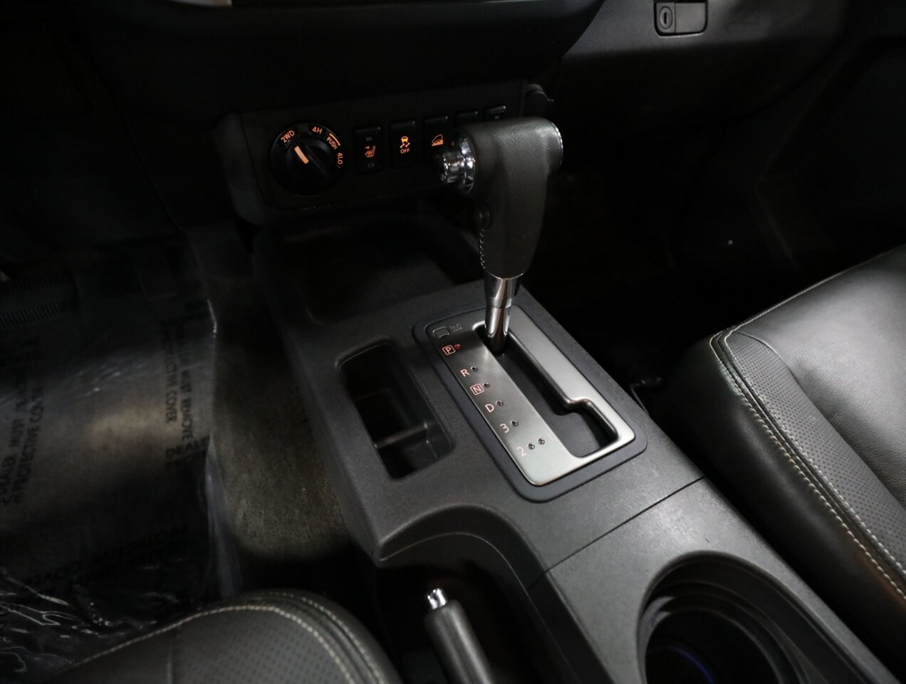 2014 Nissan Xterra PRO-4X 4x4 - Photo 34 - Addison, IL 60101