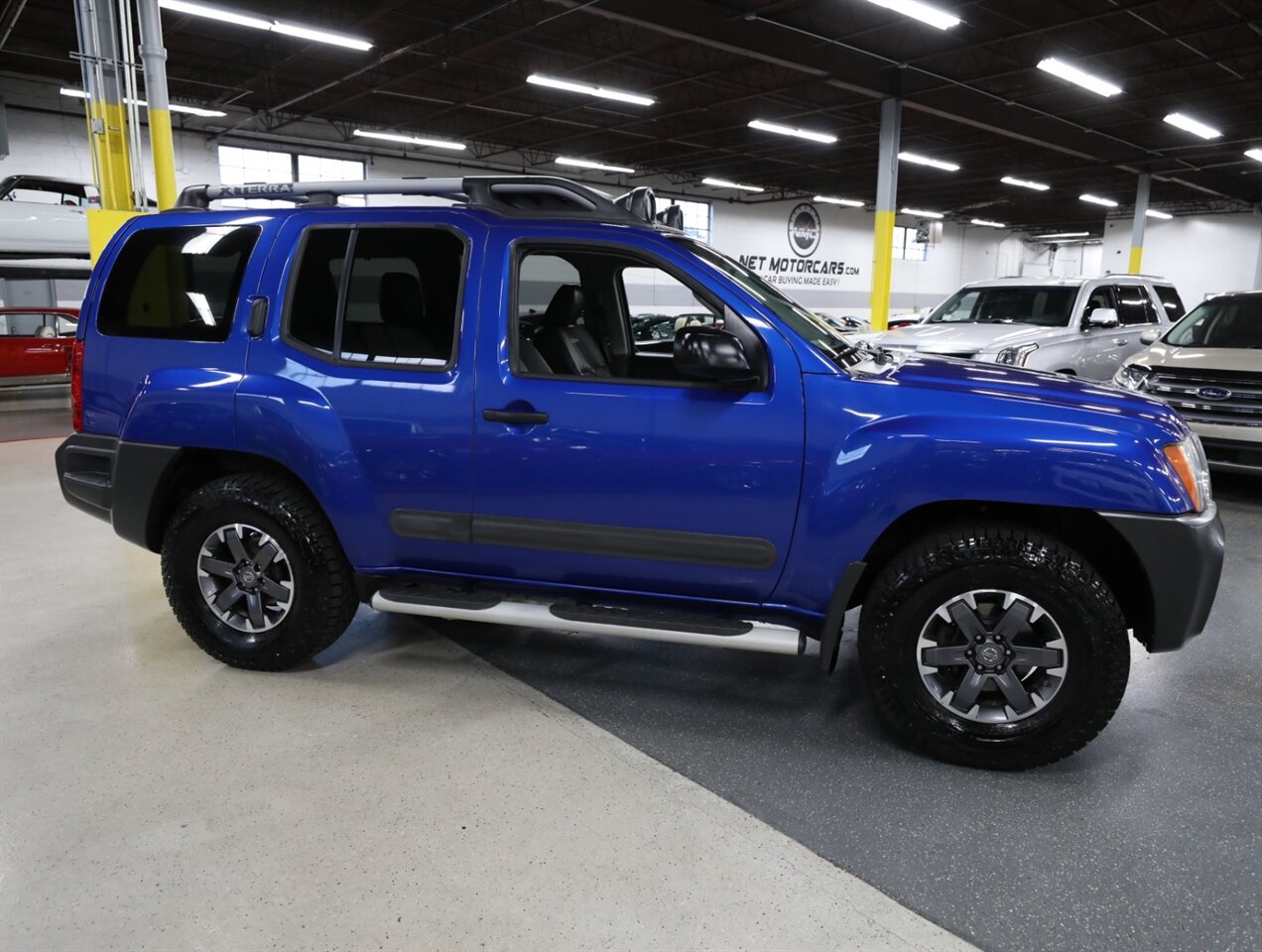 2014 Nissan Xterra PRO-4X 4x4 - Photo 9 - Addison, IL 60101