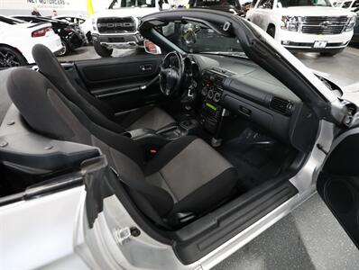 2001 Toyota MR2 Spyder   - Photo 17 - Addison, IL 60101