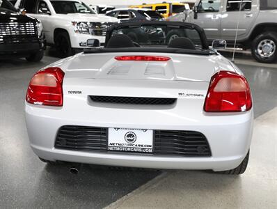 2001 Toyota MR2 Spyder   - Photo 10 - Addison, IL 60101