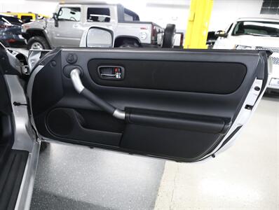 2001 Toyota MR2 Spyder   - Photo 16 - Addison, IL 60101