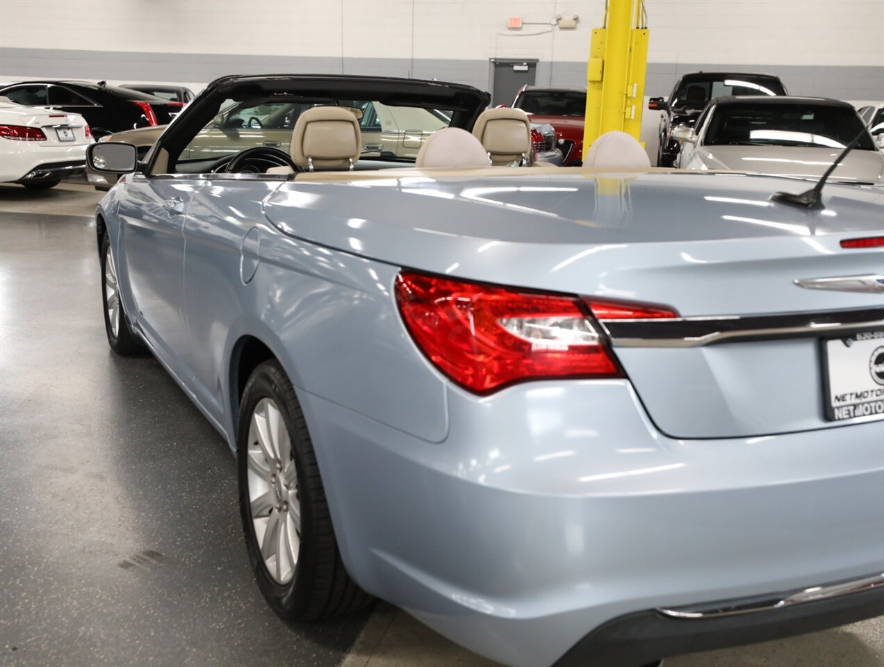 2012 Chrysler 200 Touring - Photo 14 - Addison, IL 60101