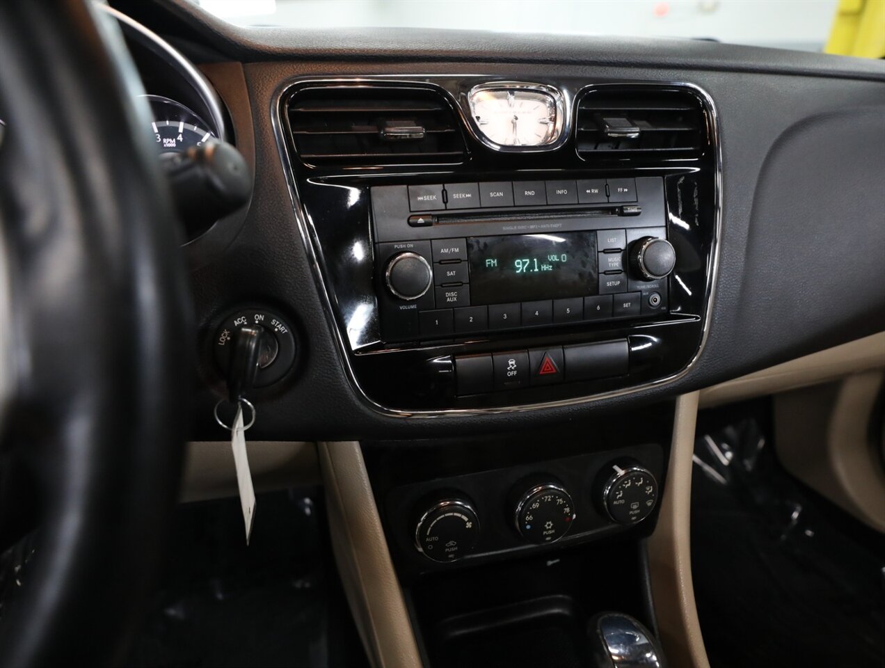 2012 Chrysler 200 Touring - Photo 27 - Addison, IL 60101