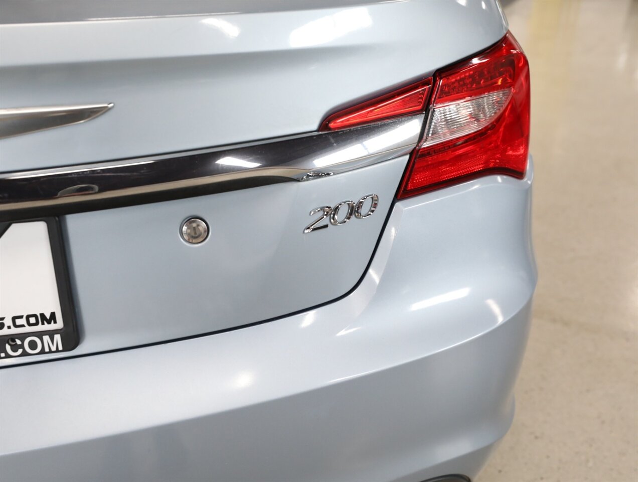 2012 Chrysler 200 Touring - Photo 11 - Addison, IL 60101