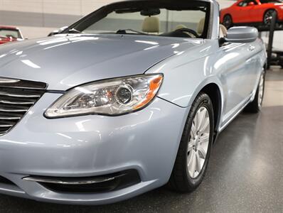 2012 Chrysler 200 Touring - Photo 5 - Addison, IL 60101