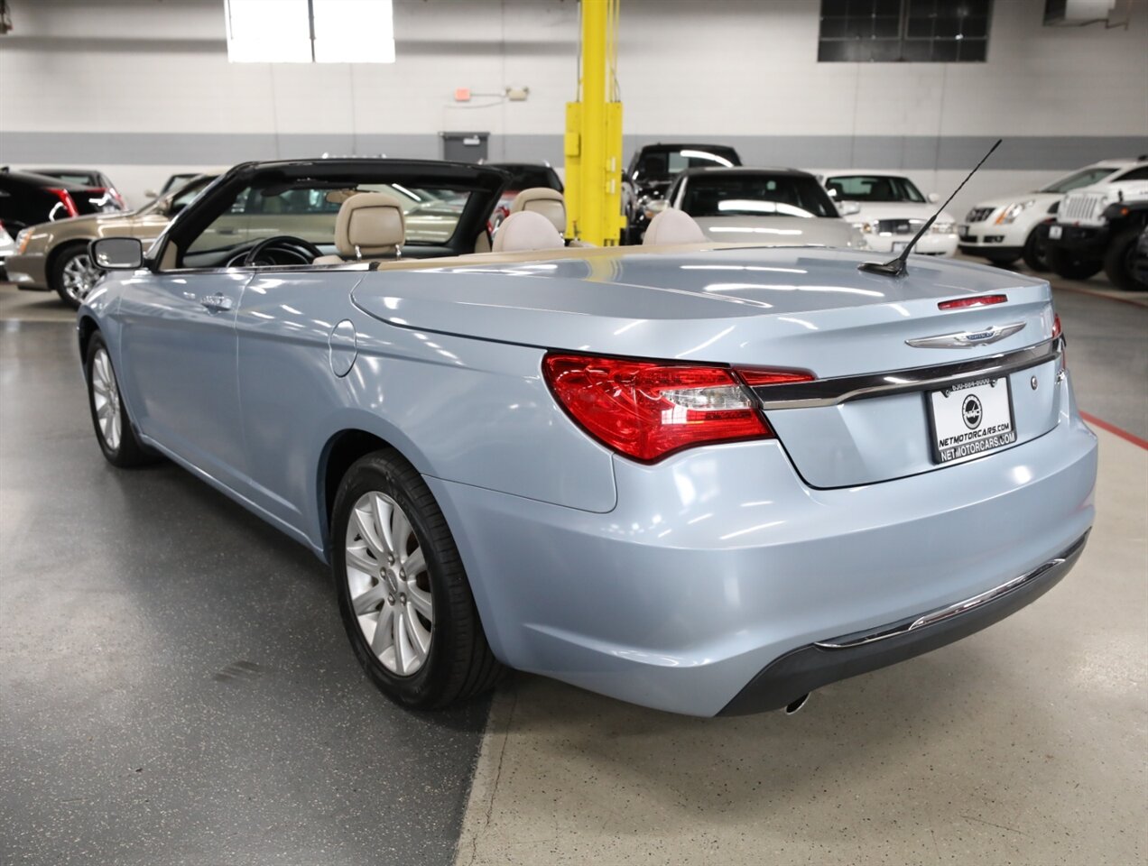 2012 Chrysler 200 Touring - Photo 13 - Addison, IL 60101