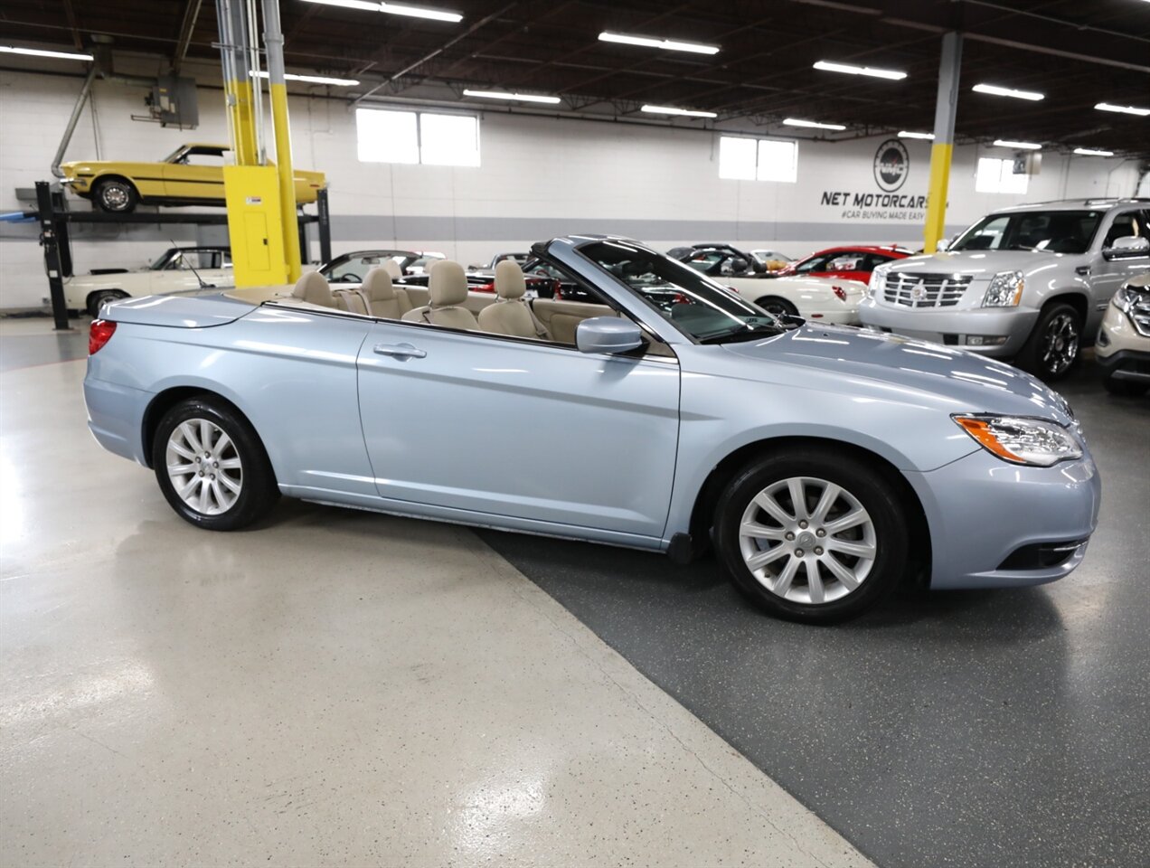 2012 Chrysler 200 Touring - Photo 8 - Addison, IL 60101