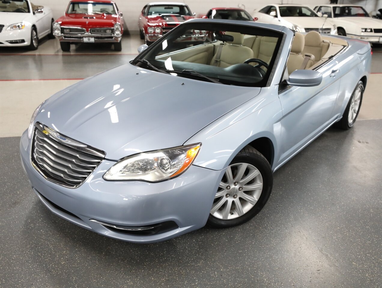 2012 Chrysler 200 Touring - Photo 2 - Addison, IL 60101