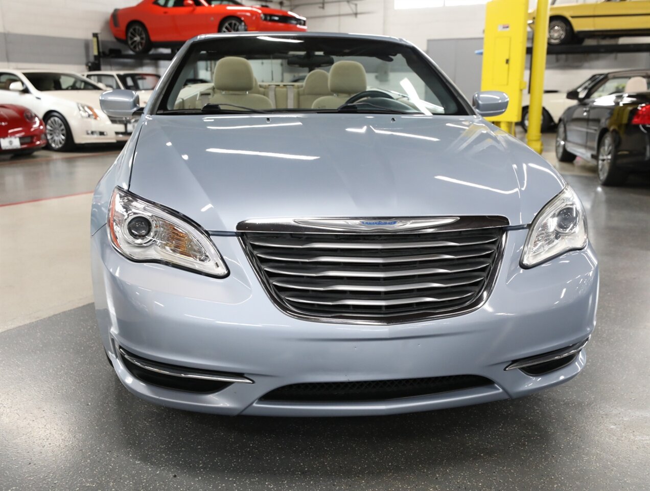 2012 Chrysler 200 Touring - Photo 6 - Addison, IL 60101