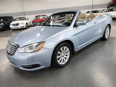 2012 Chrysler 200 Touring - Photo 4 - Addison, IL 60101