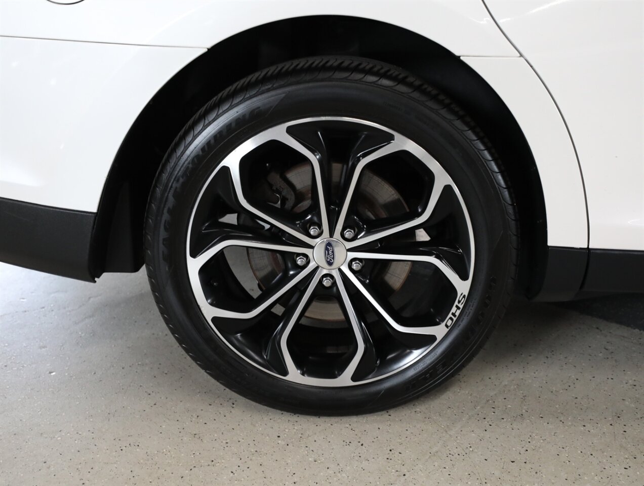 2015 Ford Taurus SHO photo 43
