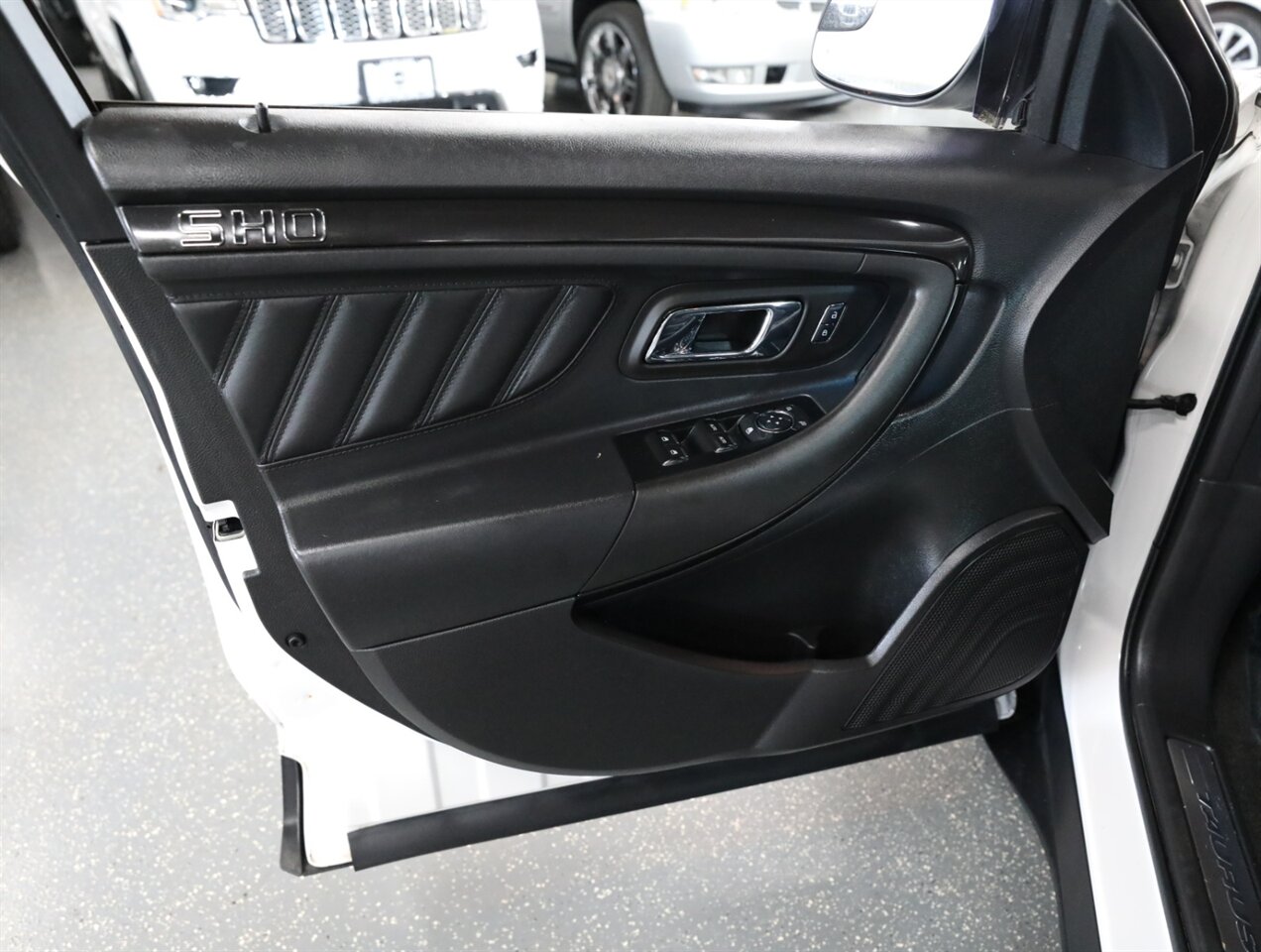 2015 Ford Taurus SHO photo 28