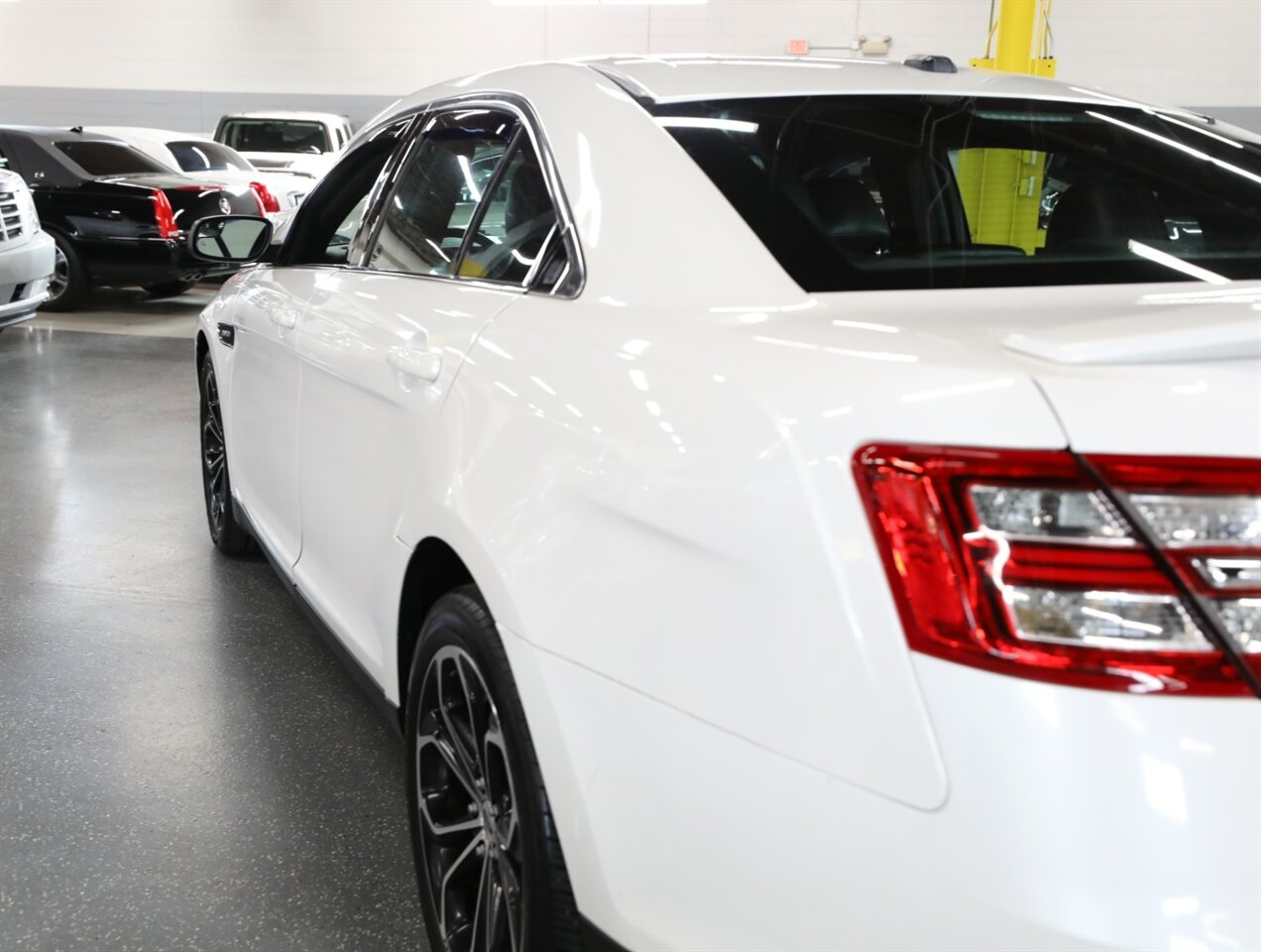 2015 Ford Taurus SHO photo 16