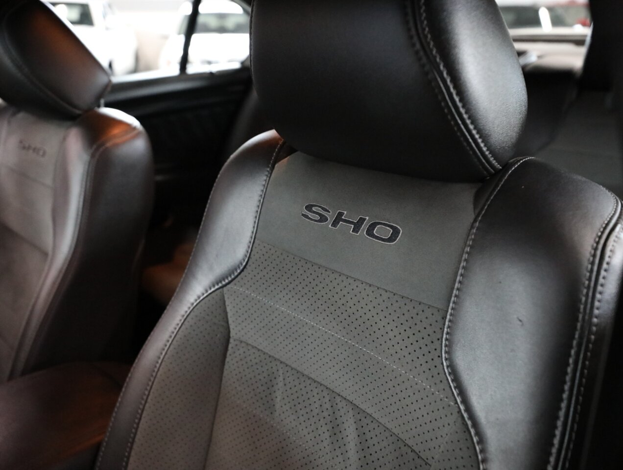 2015 Ford Taurus SHO photo 30