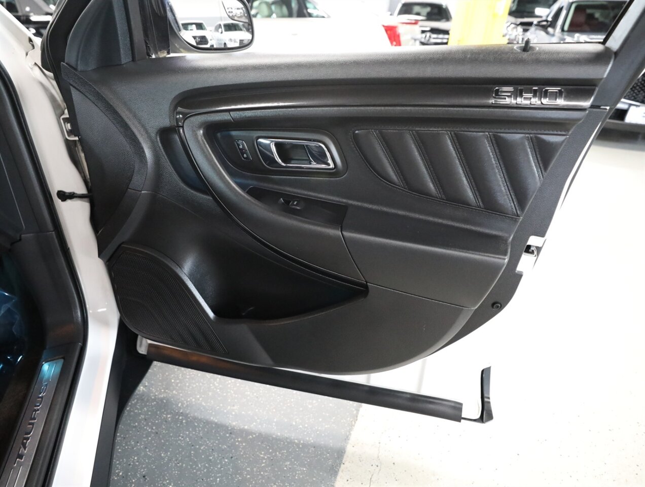 2015 Ford Taurus SHO photo 18