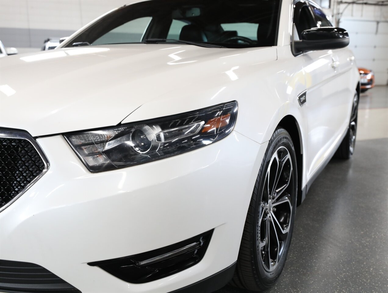 2015 Ford Taurus SHO photo 5