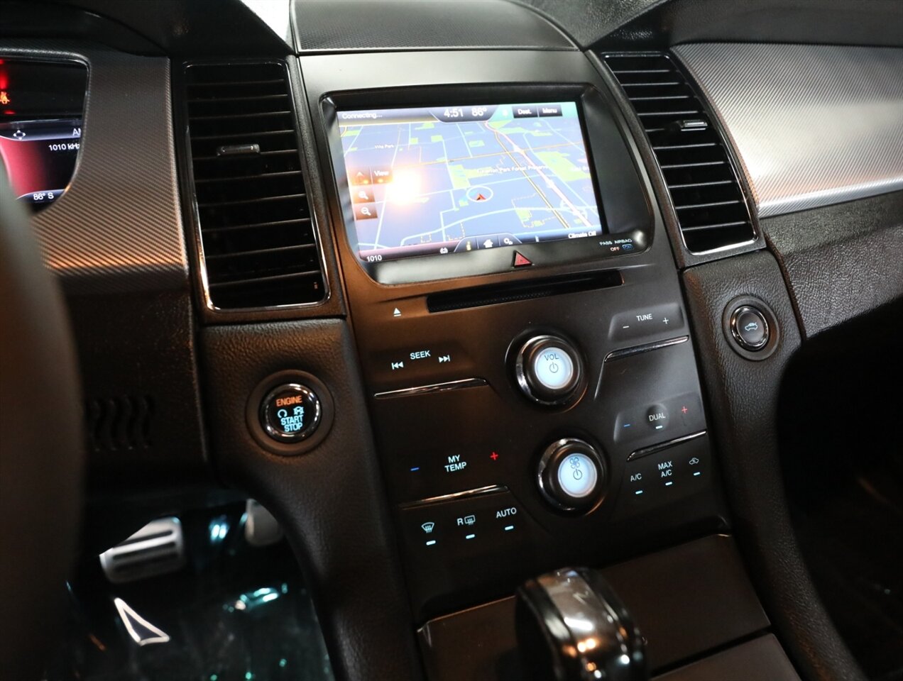 2015 Ford Taurus SHO photo 31