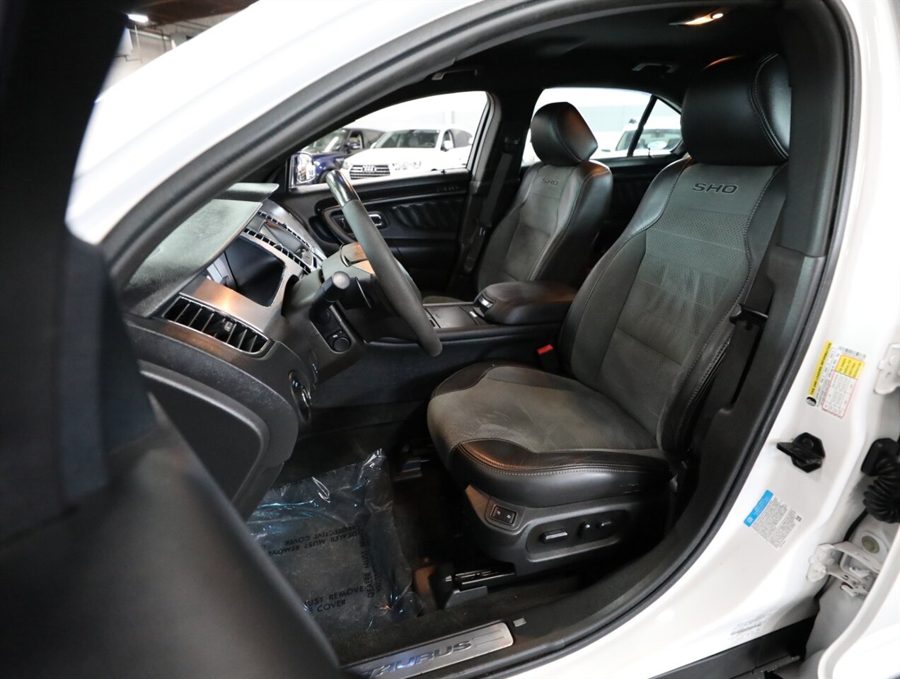 2015 Ford Taurus SHO photo 29