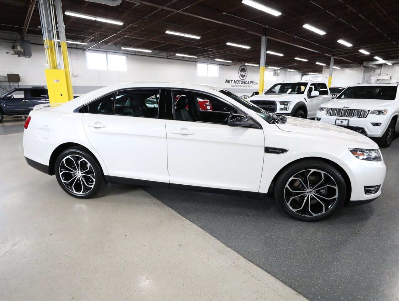 2015 Ford Taurus SHO photo 9