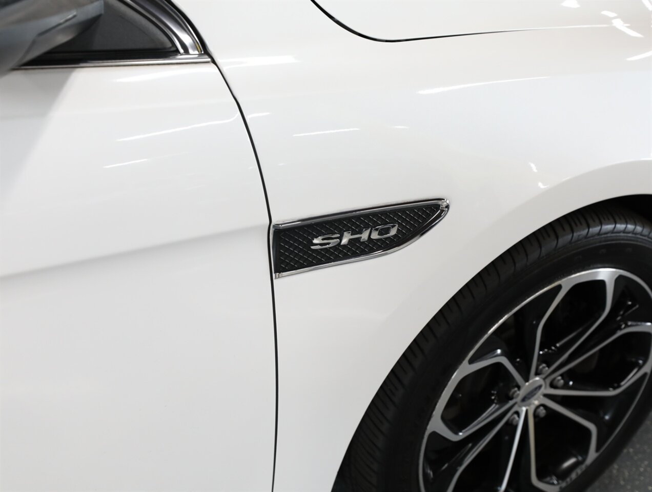 2015 Ford Taurus SHO photo 8
