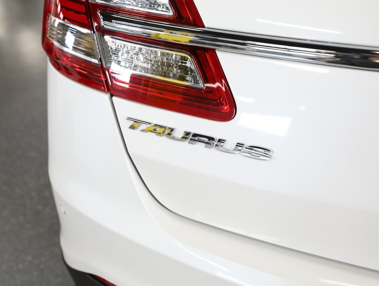2015 Ford Taurus SHO photo 12