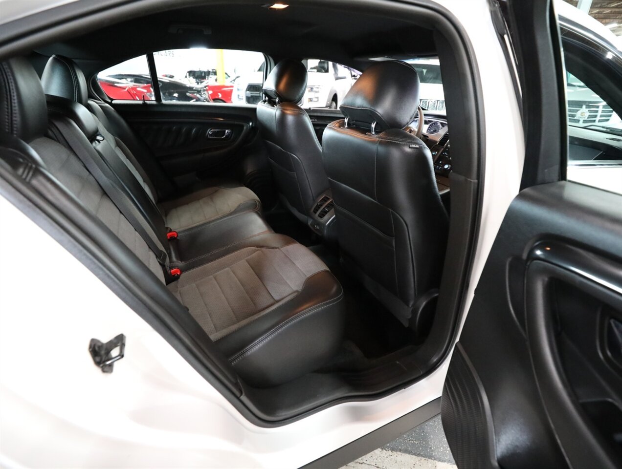 2015 Ford Taurus SHO photo 22