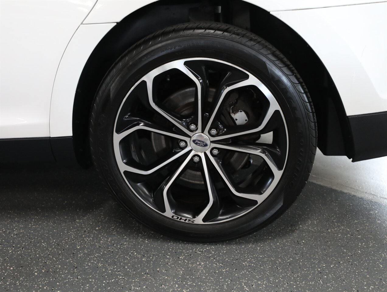 2015 Ford Taurus SHO photo 40