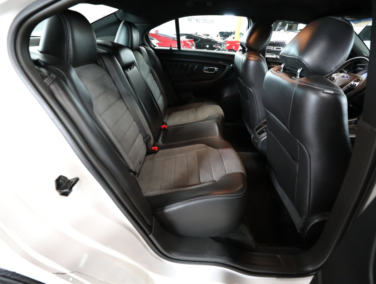 2015 Ford Taurus SHO photo 23