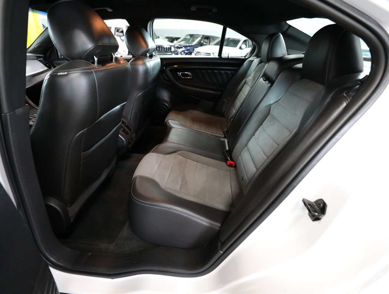 2015 Ford Taurus SHO photo 26
