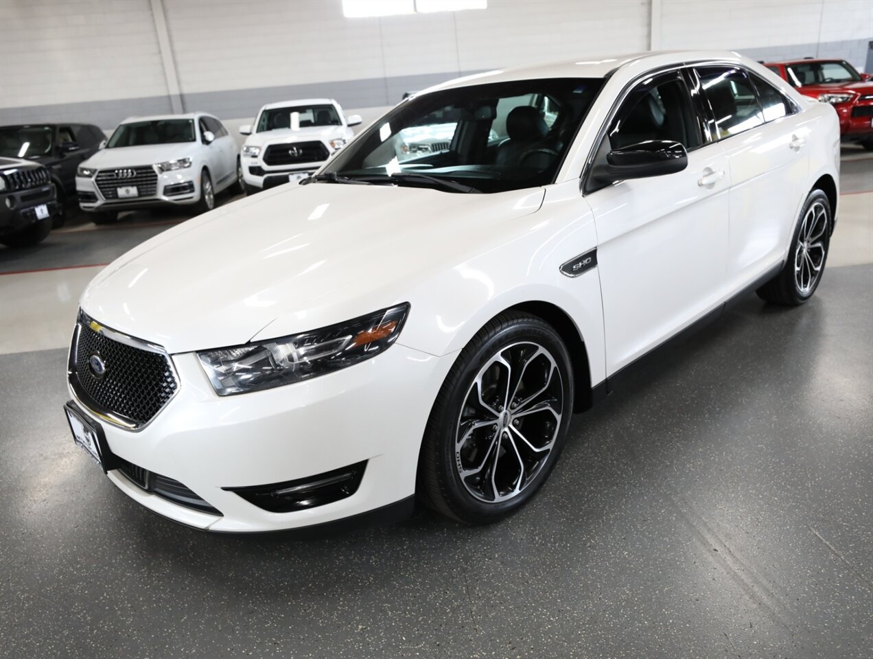 2015 Ford Taurus SHO photo 4