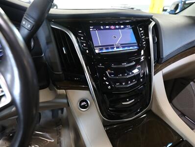 2018 Cadillac Escalade Luxury 4WD   - Photo 38 - Addison, IL 60101