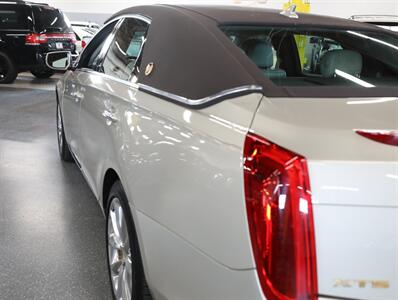 2014 Cadillac XTS Luxury Collection   - Photo 15 - Addison, IL 60101