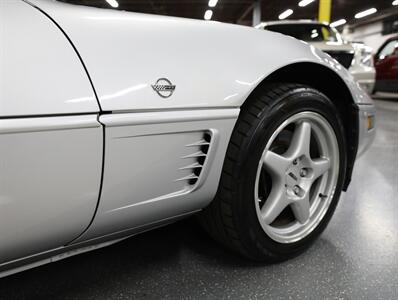 1996 Chevrolet Corvette   - Photo 13 - Addison, IL 60101