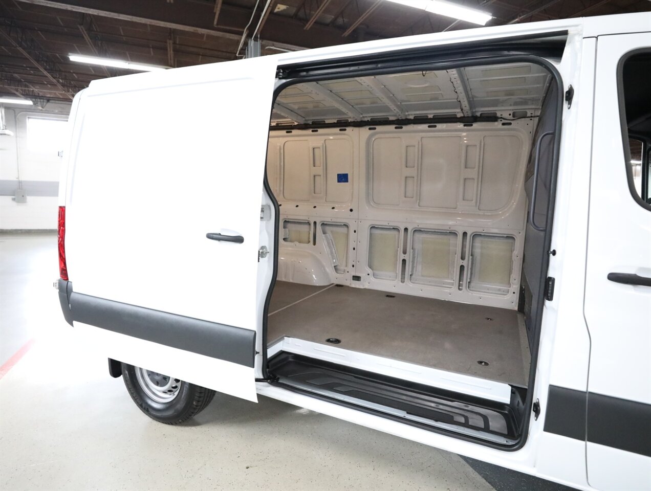 2023 Mercedes-Benz Sprinter 2500 - Photo 17 - Addison, IL 60101