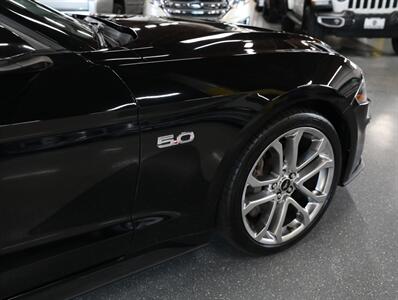 2019 Ford Mustang GT Premium Convertible   - Photo 8 - Addison, IL 60101