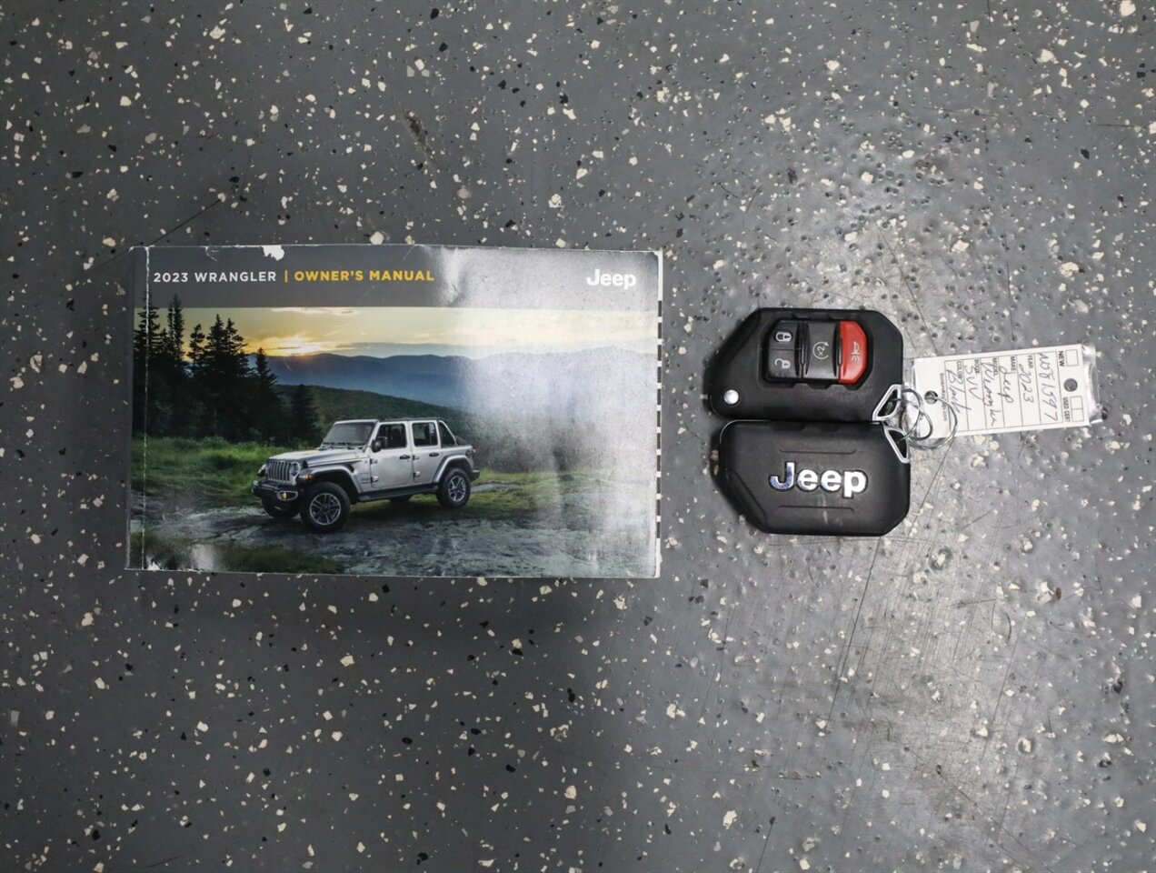 2023 Jeep Wrangler Sahara 4-Door 4x4 - Photo 60 - Addison, IL 60101