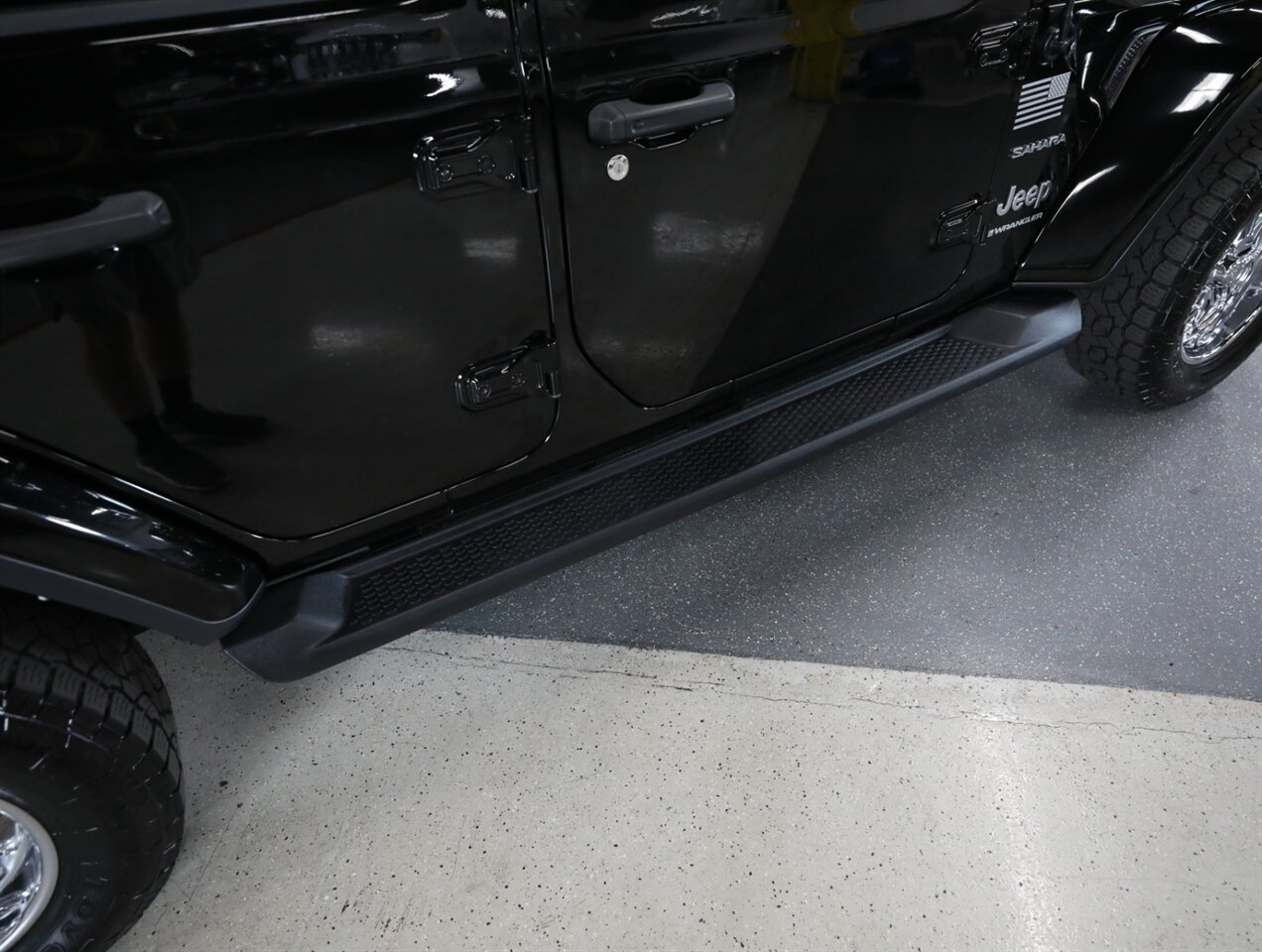 2023 Jeep Wrangler Sahara 4-Door 4x4 - Photo 18 - Addison, IL 60101