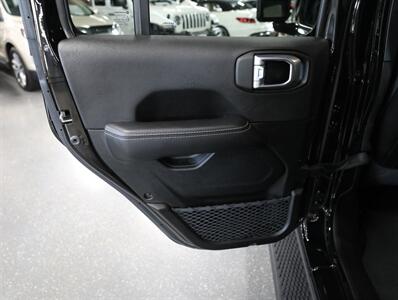 2023 Jeep Wrangler Sahara 4-Door 4x4 - Photo 27 - Addison, IL 60101