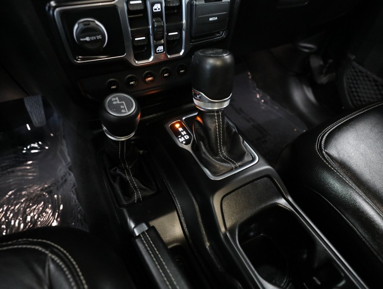 2023 Jeep Wrangler Sahara 4-Door 4x4 - Photo 43 - Addison, IL 60101